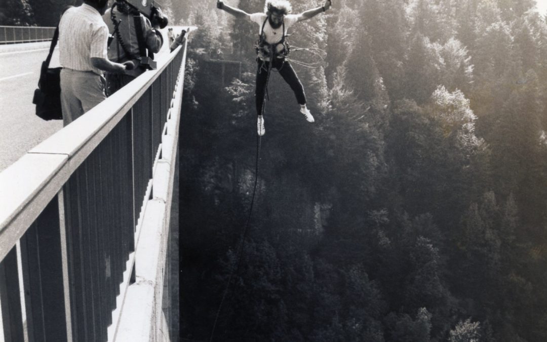 Nein, das ist kein Bungee-Jumper